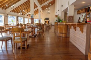 Free daily continental breakfast - ORIPLATA (Caviahue)