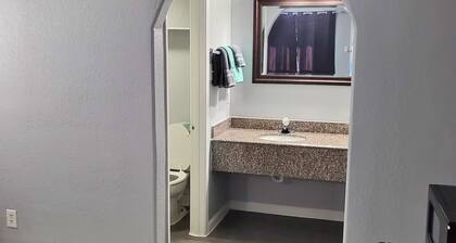 Room 109 - King Bed Hotel Studio