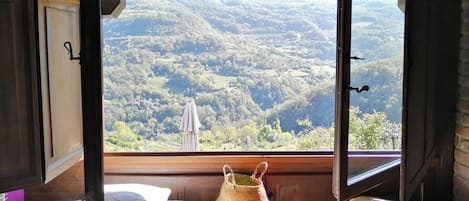 Maison, patio, vue sur la montagne | Ameublement unique, accĂšs au Wi-Fi (inclus), literie fournie