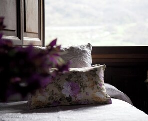 Hus - uteplats - utsikt mot bergen | Interiör