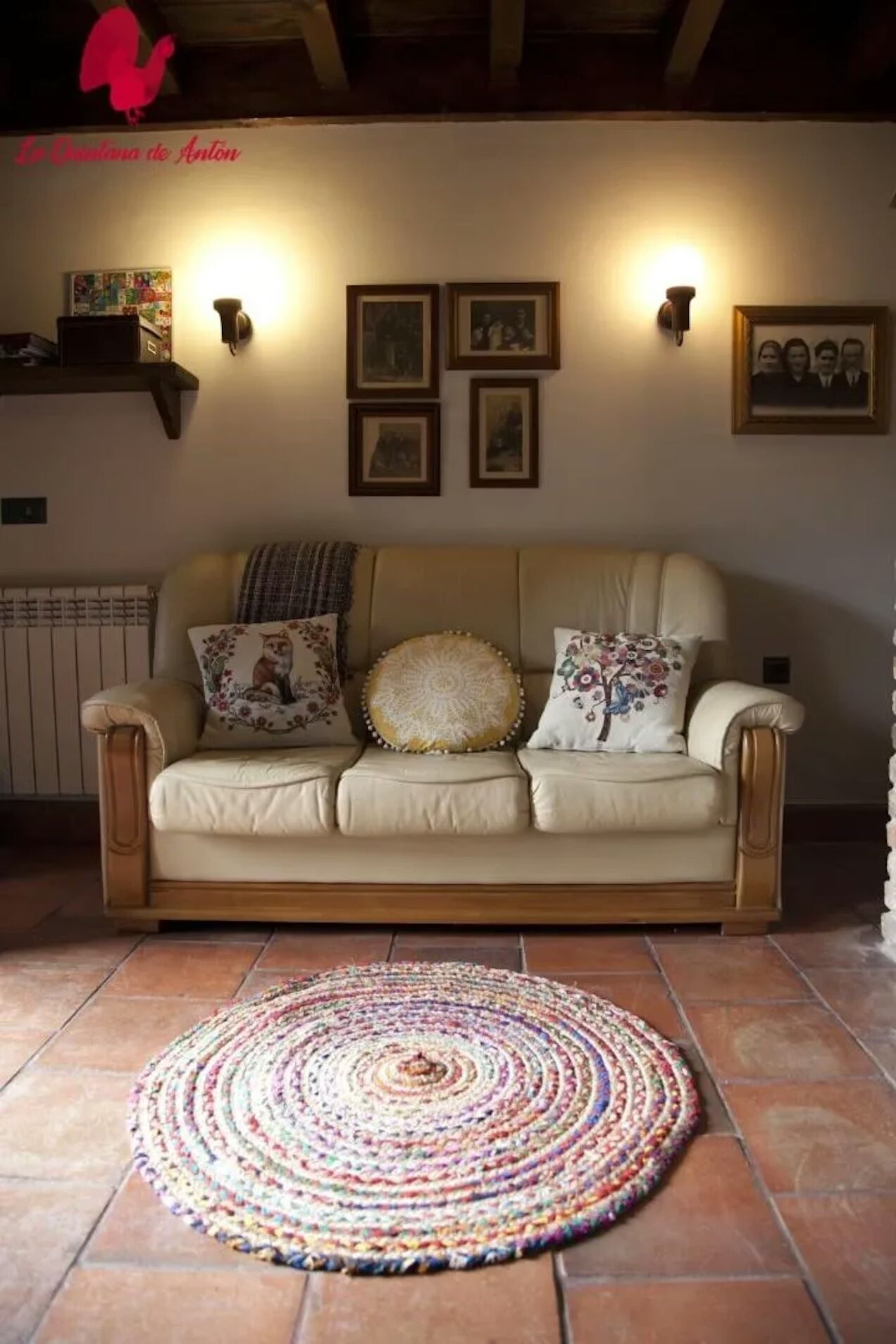 บ้านพัก, ลานระเบียง, วิวภูเขา | บริเวณนั่งเล่น | สมาร์ททีวี 36 นิ้ว พร้อมช่องดิจิตอล, เตาผิง