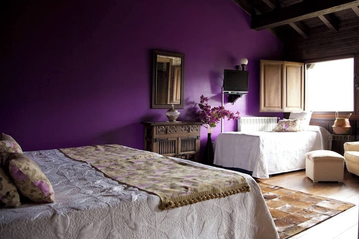 Individually furnished, free WiFi, bed sheets