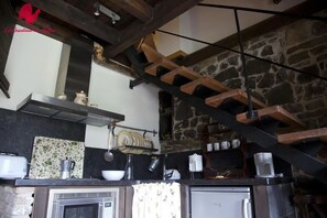 บ้านพัก, ลานระเบียง, วิวภูเขา | ครัวส่วนตัว | ตู้เย็น, ไมโครเวฟ, เตาอบ, เตาประกอบอาหาร