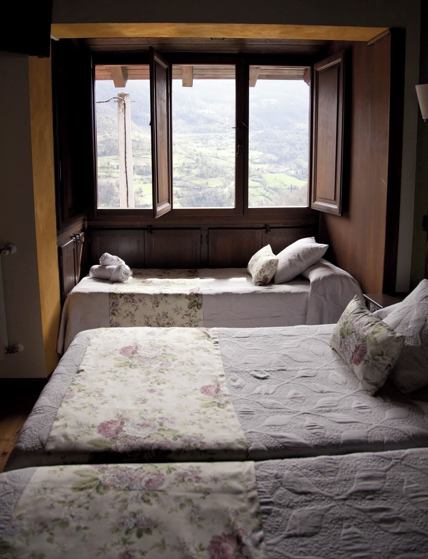 Individually furnished, free WiFi, bed sheets