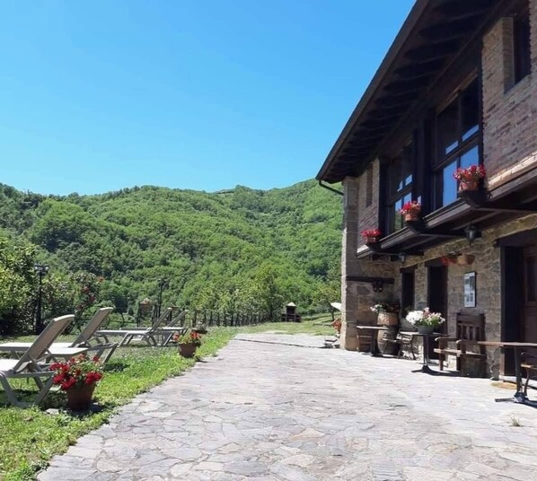 House, Patio, Mountain View | Front of property - La Quintana de Antón (Lena)