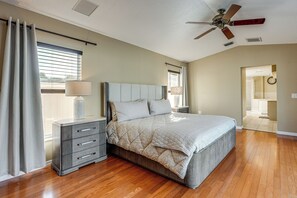 Desk, iron/ironing board, Internet, bed sheets - Great for Digital Nomads! Spacious Home in Largo (Largo)