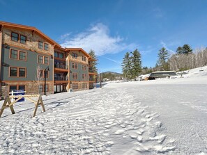 Exterior - Modern Townhouse at Cranmore Mountain, Ski On/Off (Conway)