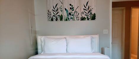 2 bedrooms, iron/ironing board, WiFi, bed sheets