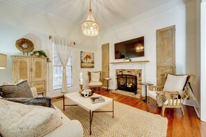 Fireplace - Walk to Broad St! Family Home in Historic District (Thomasville)