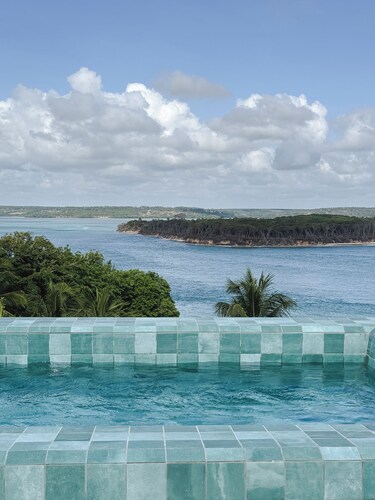Design Family villa with pool & plunge pool, lagoon & sea view