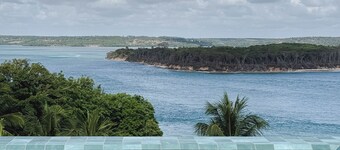 Design Family villa with pool & plunge pool, lagoon & sea view
