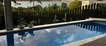 Design Family villa with pool & plunge pool, lagoon & sea view