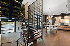 Interior - The Strata Barn - Luxury Townhome in Hyde Park (Tampa)
