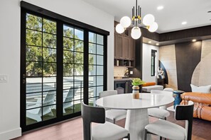 Dining - The Strata Barn - Luxury Townhome in Hyde Park (Tampa)