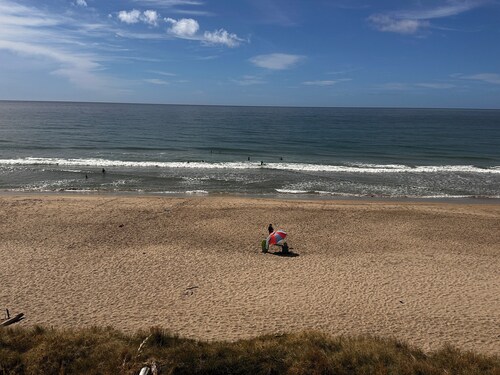 Two self-contained rooms on private property 5 mins walk from amazing beach.