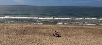 Two self-contained rooms on private property 5 mins walk from amazing beach.