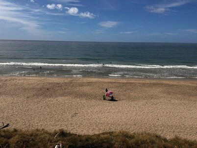 Two self-contained rooms on private property 5 mins walk from amazing beach.