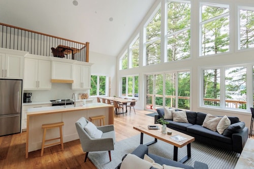 Sutton Lakehouse on Three Mile Lake in Muskoka