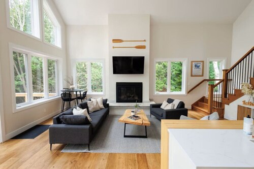 Sutton Lakehouse on Three Mile Lake in Muskoka