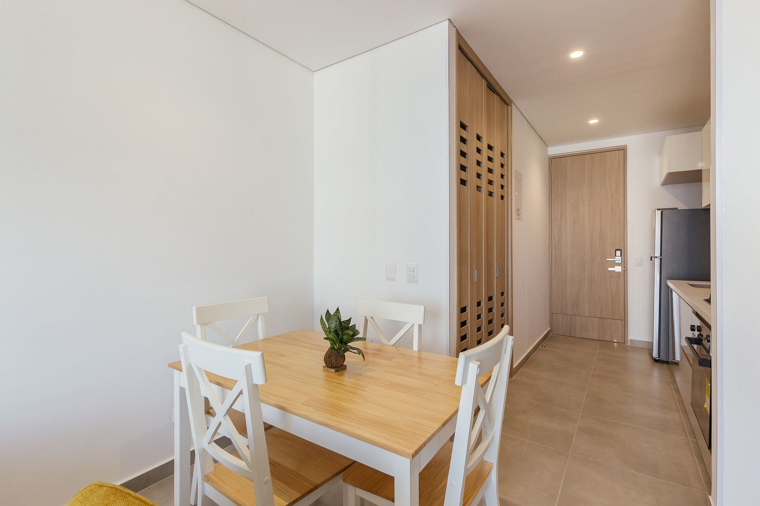 Apartment, 2 Bedrooms | Dining