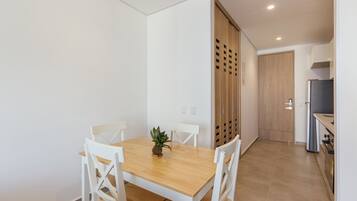 Apartment, 2 Bedrooms | Dining