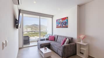 Apartment, 3 Schlafzimmer | Wohnbereich | Flachbildfernseher