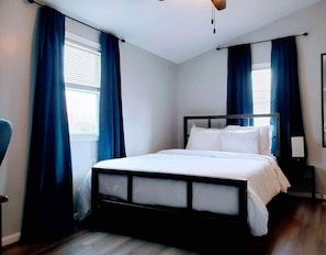 3 slaapkamers, een strijkplank/strijkijzer, wifi, beddengoed