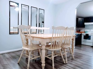 Dining - Private 3 Bedroom Duplex Near BWI/Easy Access I95/Baltimore (Linthicum Heights)