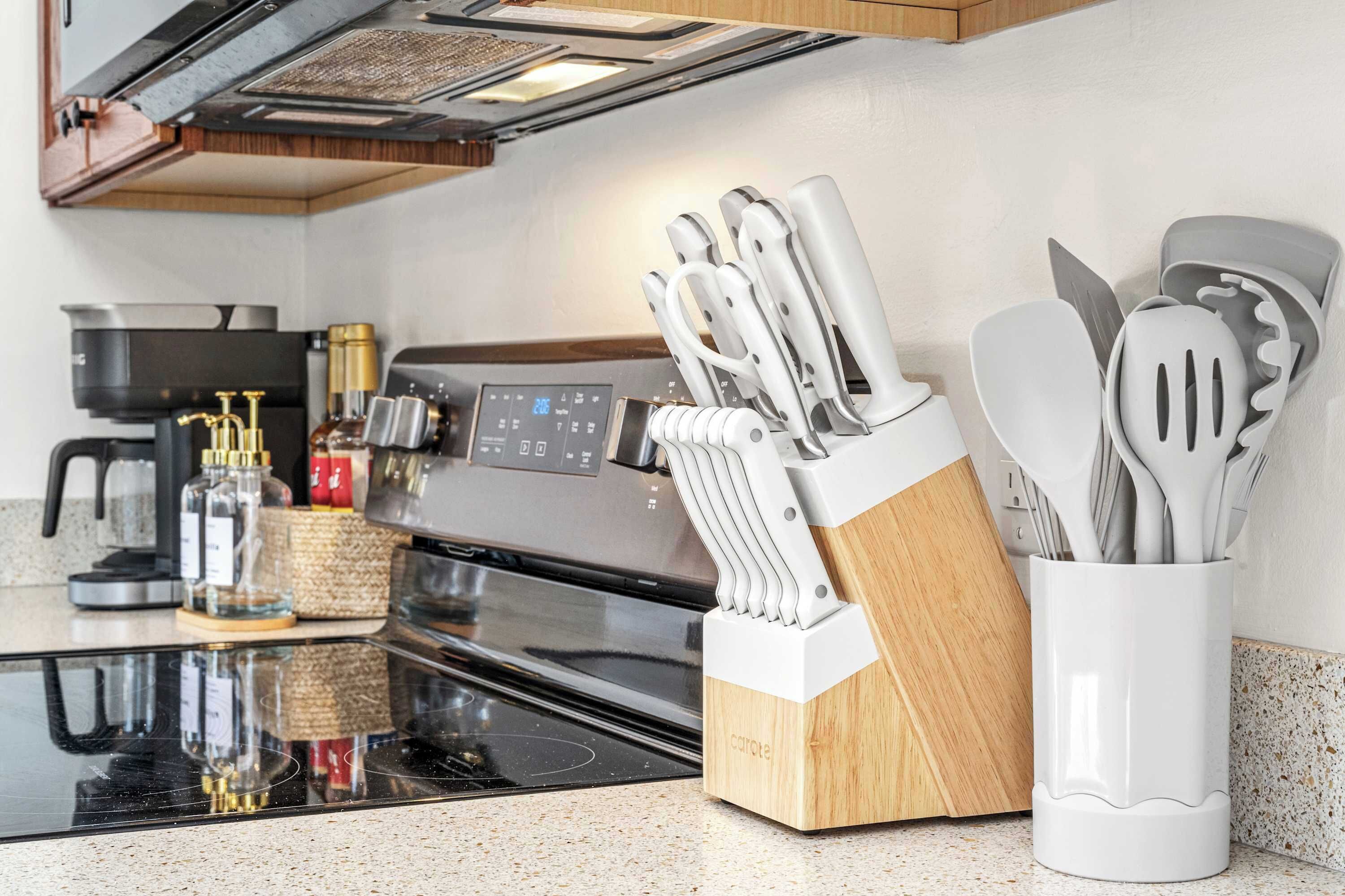 冰箱、微波炉、烤箱、炉灶