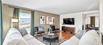 Spacious 4BR retreat w/ hot tub & fenced yard