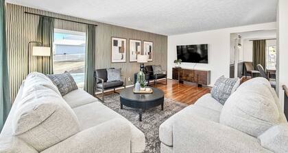 Spacious 4BR retreat w/ hot tub & fenced yard