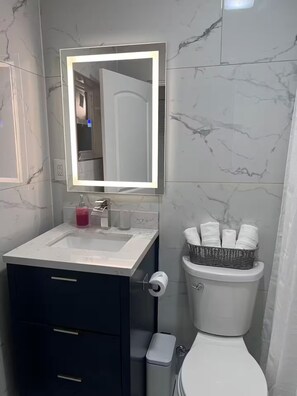 Hair dryer, towels, soap, toilet paper - The Ocean's Cove - Free Parking (Orlando)