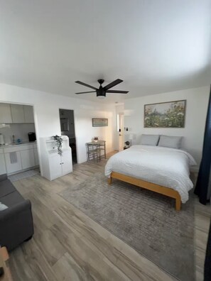 Iron/ironing board, free WiFi, bed sheets - Cozy Studio - Centrally Located - Free Parking (Orlando)