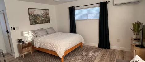 Iron/ironing board, free WiFi, bed sheets