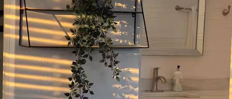 Hårføner, håndklær, såpe og sjampo