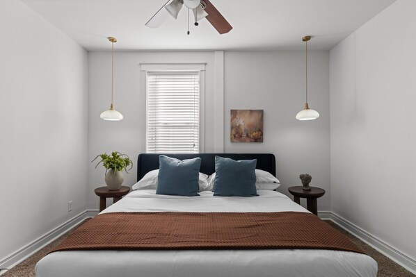 2 habitaciones, tabla de planchar con plancha, wifi y ropa de cama 