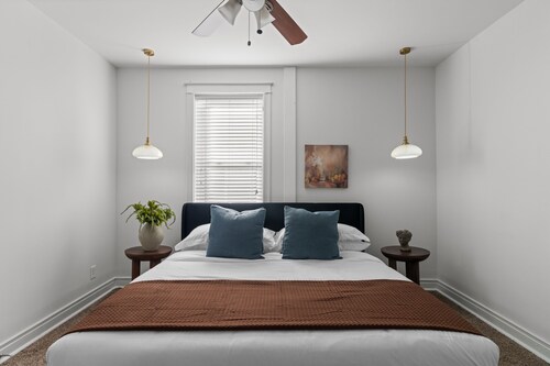 Charming 2-bedroom apartment with AC in University City