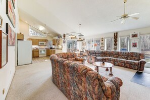 TV, fireplace, books, stereo - Spacious Millsboro Home on 16 Peaceful Acres (Millsboro)