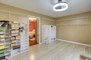 Interior - Pool & Large Covered Patio! Decatur Family Getaway (Decatur)