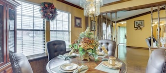 Pool & Large Covered Patio! Decatur Family Getaway
