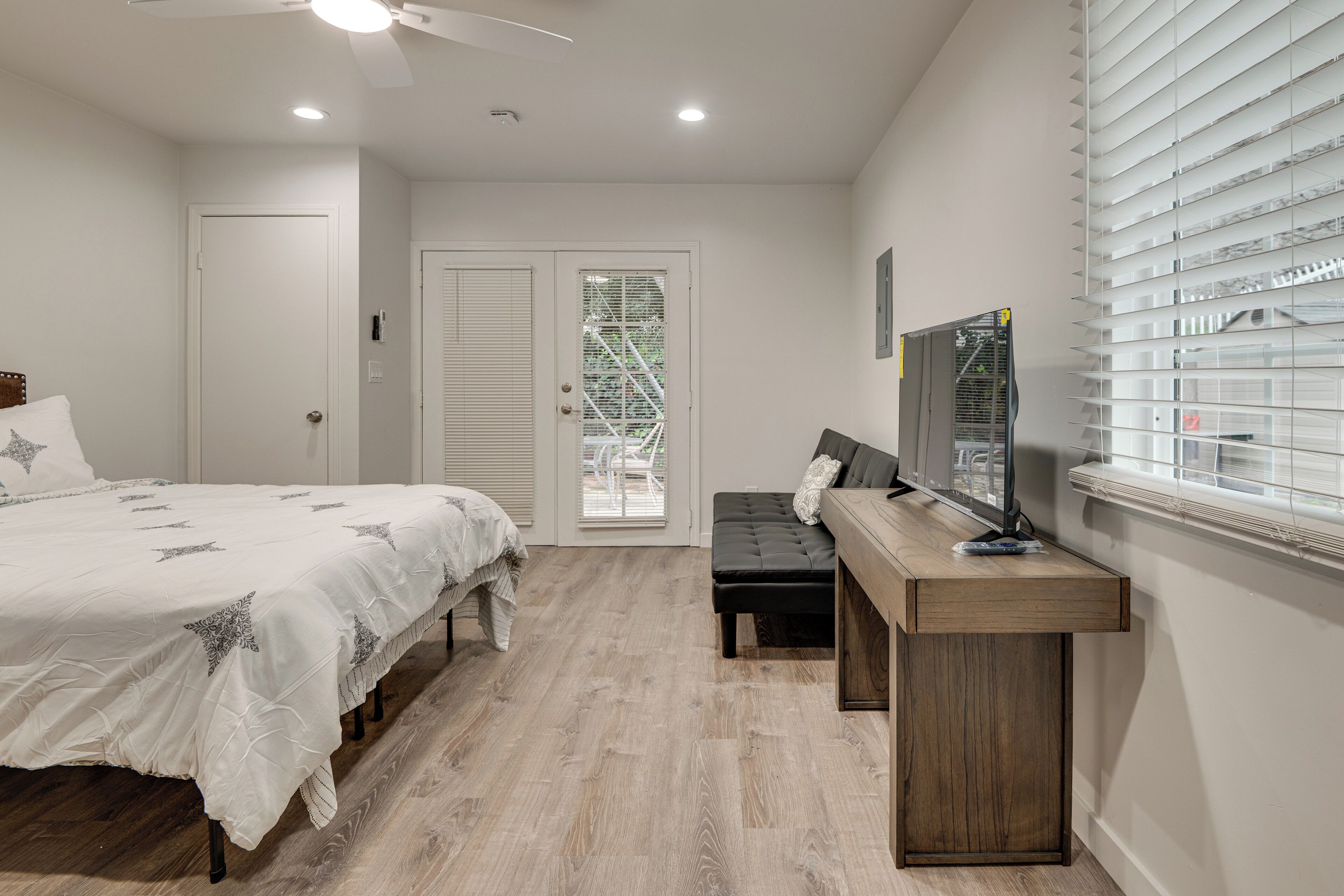 Strykejern/-brett, internettilgang og sengetøy