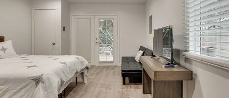 Strykejern/-brett, internettilgang og sengetøy