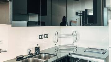 Een microgolfoven, een oven