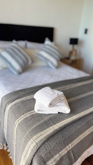 1 habitación, tabla de planchar con plancha, wifi gratis y ropa de cama 