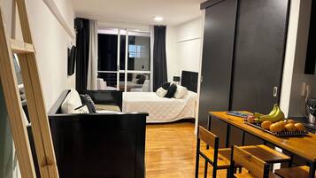 1 chambre, fer et planche Ă repasser, Wi-Fi gratuit, draps fournis