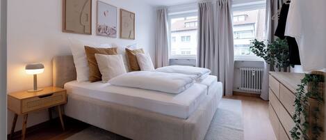 2 عدّة غرف نوم وواي فاي وملاءات أسرّة