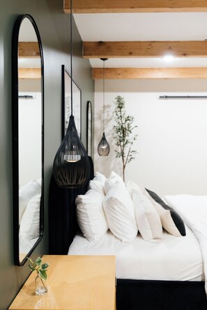 5 bedrooms, WiFi, bed sheets