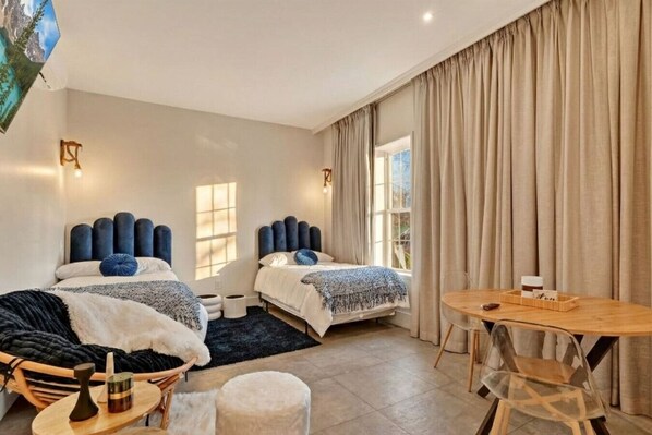 Schreibtisch, WLAN, Bettwäsche