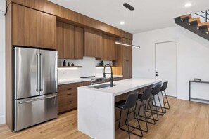 Fridge, microwave, oven, stovetop - Modern Luxury @ Copper View Moab (Moab)