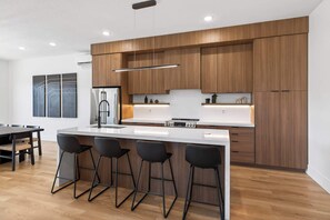 Fridge, microwave, oven, stovetop - Modern Luxury @ Copper View Moab (Moab)